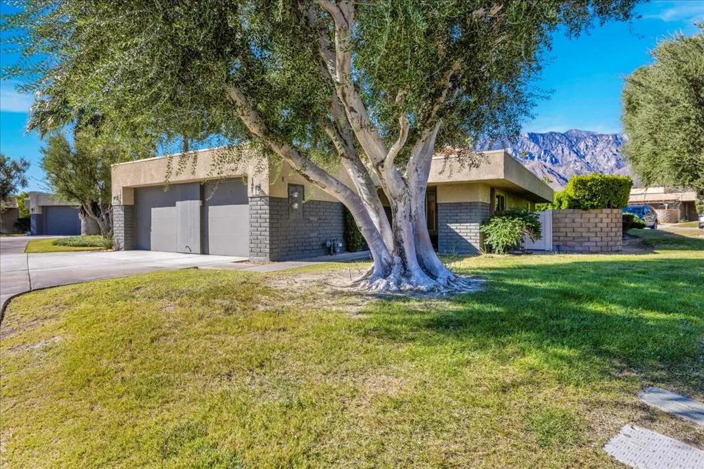 1491 Sunflower Circle N, Palm Springs, California 92262 home-pic-0