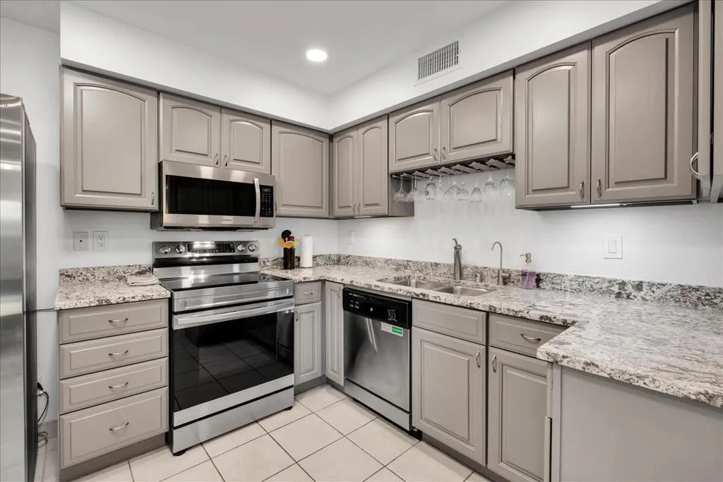1491 Sunflower Circle N, Palm Springs, California 92262 home-pic-1