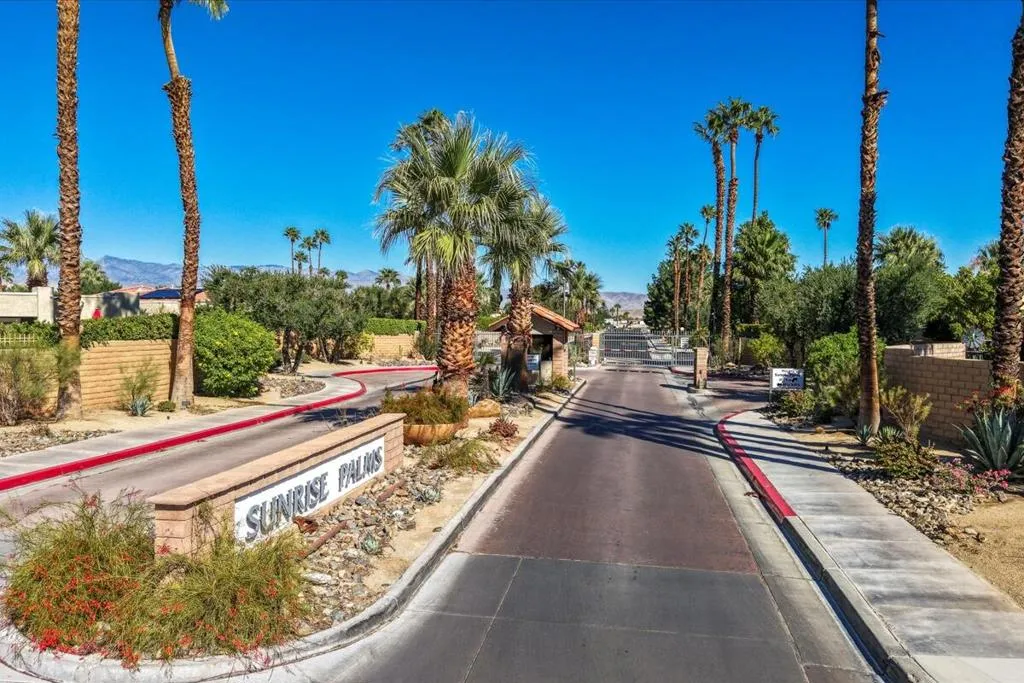 1491 Sunflower Circle N, Palm Springs, California 92262 home-pic-37