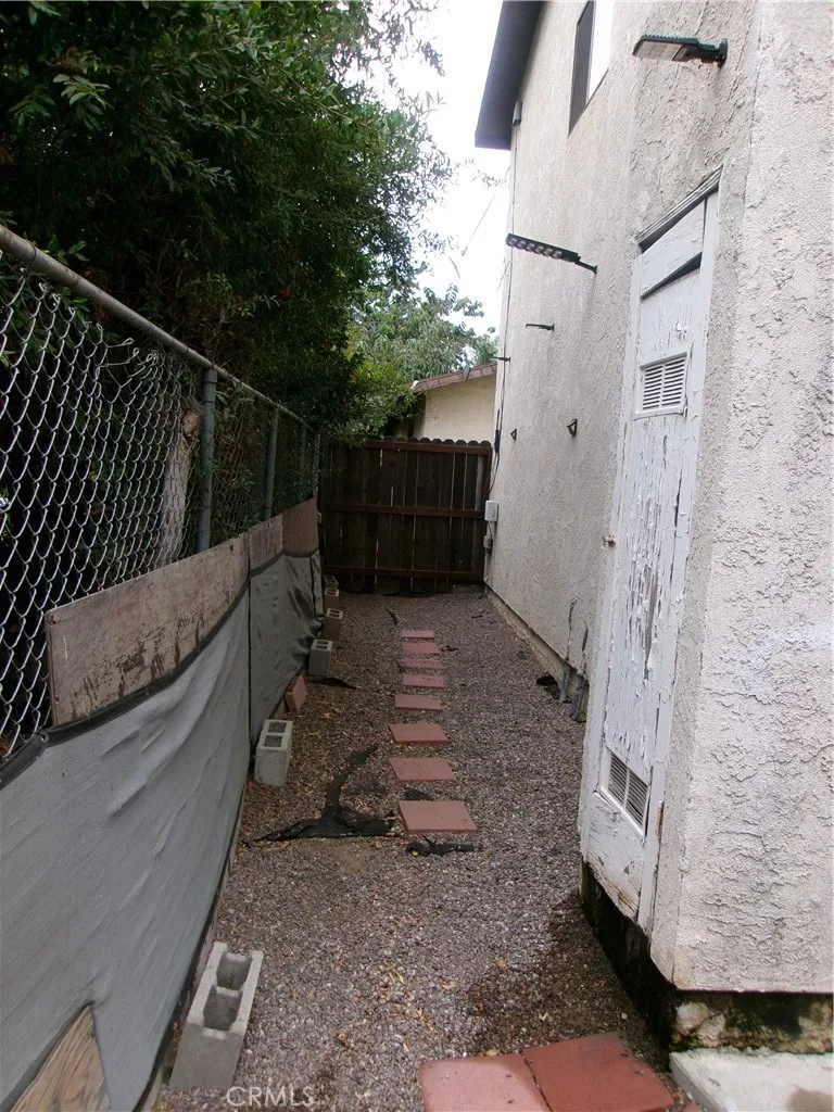 7926 Wilcox, Cudahy, California 90201 home-pic-32