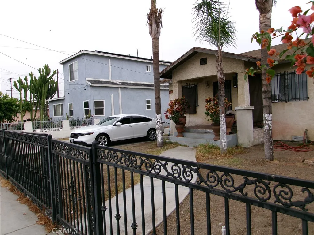 7926 Wilcox, Cudahy, California 90201 home-pic-1