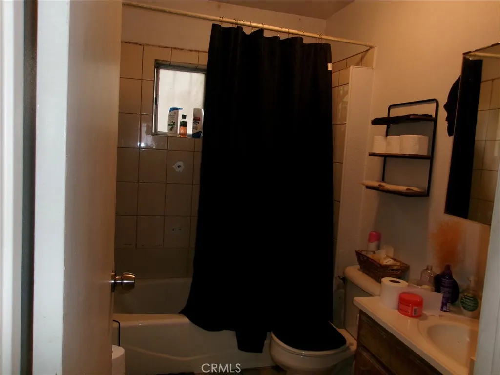 7926 Wilcox, Cudahy, California 90201 home-pic-16
