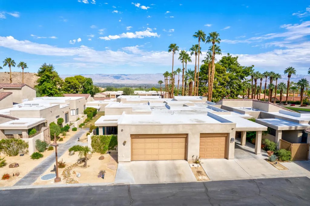 72516 Sandstone Lane, Palm Desert, California 92260 home-pic-32