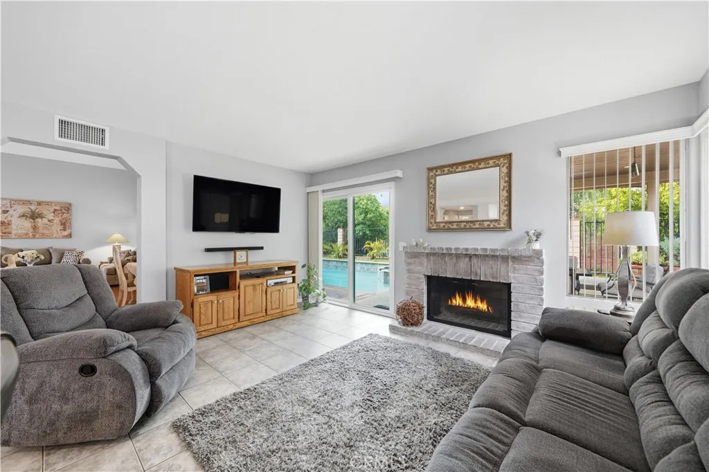 9573 Pebble Brook, Moreno Valley, California 92557 home-pic-36