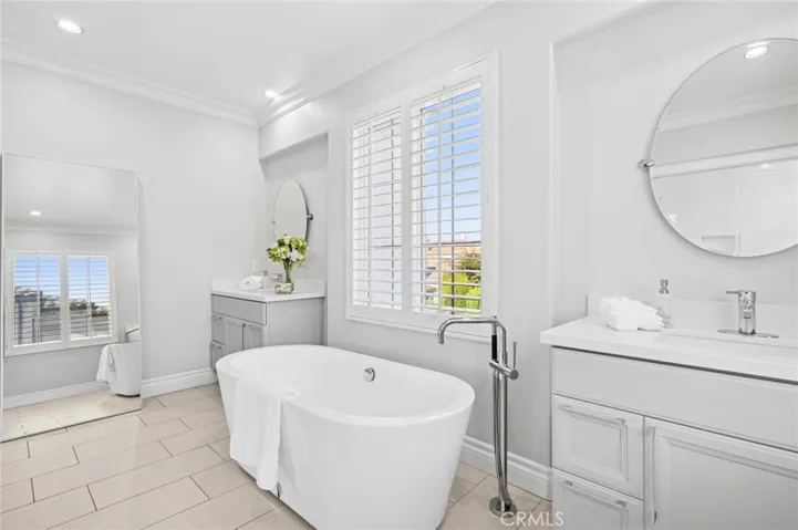 50 Whitehall Lane, Newport Beach, California 92660