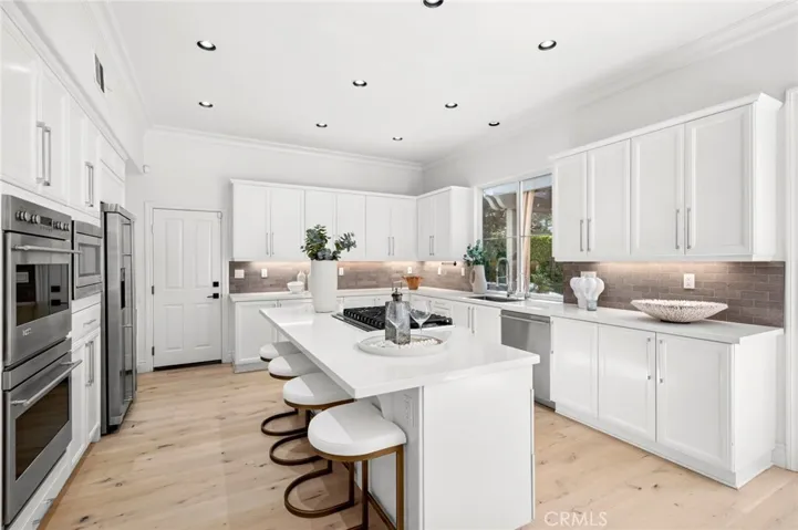 50 Whitehall Lane, Newport Beach, California 92660