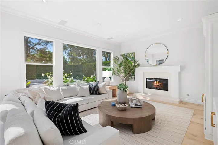 50 Whitehall Lane, Newport Beach, California 92660