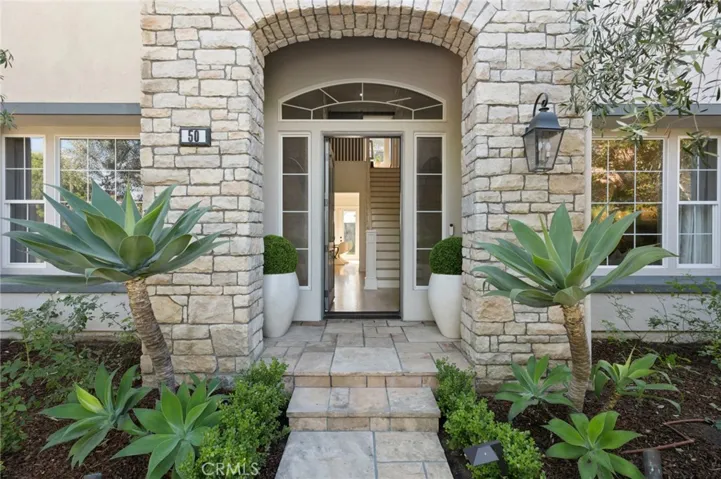 50 Whitehall Lane, Newport Beach, California 92660