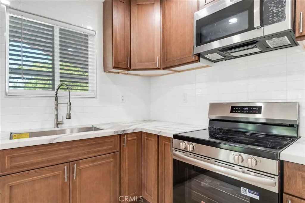 16672 Mockingbird Canyon Road, Riverside, California 92504 home-pic-8