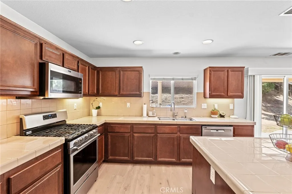 29225 Hydrangea, Murrieta, California 92563 home-pic-6