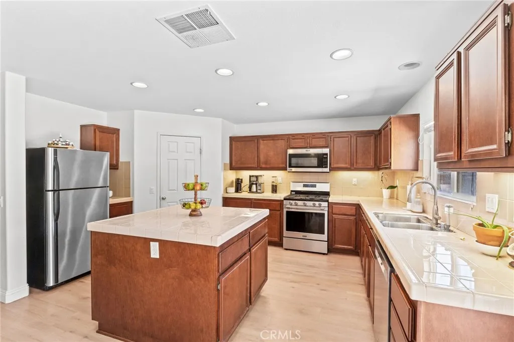 29225 Hydrangea, Murrieta, California 92563 home-pic-4