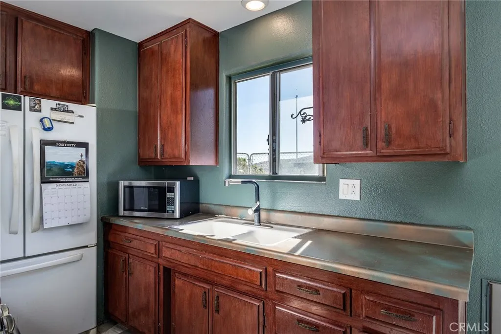 49437 Pioneer, Morongo Valley, California 92256 home-pic-18