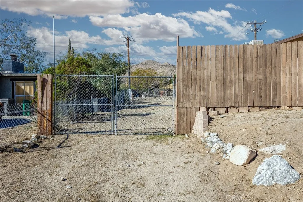 49437 Pioneer, Morongo Valley, California 92256 home-pic-6