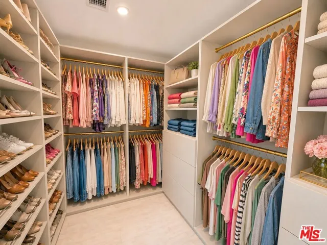 PrimaryCloset