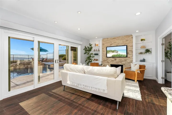 Private living/tv room