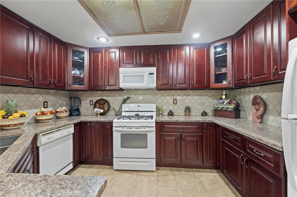 861 S Windsor Boulevard 105, Los Angeles, California 90005 home-pic-8