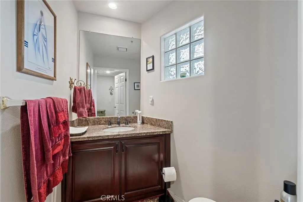 861 S Windsor Boulevard 105, Los Angeles, California 90005 home-pic-17