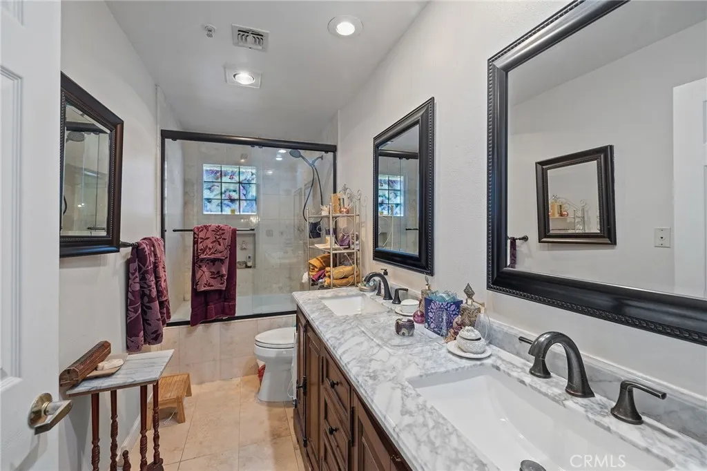 861 S Windsor Boulevard 105, Los Angeles, California 90005 home-pic-15