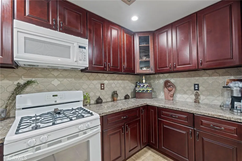 861 S Windsor Boulevard 105, Los Angeles, California 90005 home-pic-9