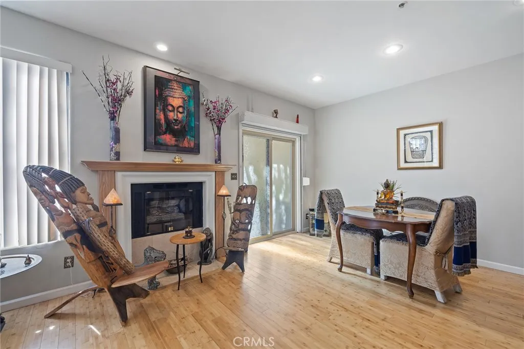 861 S Windsor Boulevard 105, Los Angeles, California 90005 home-pic-0