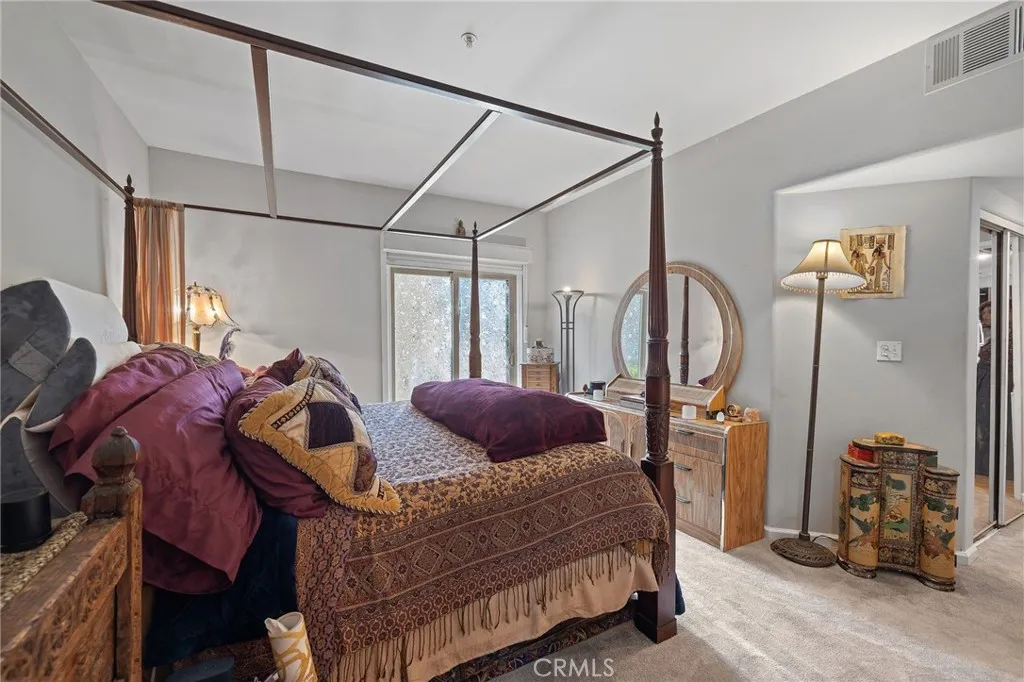 861 S Windsor Boulevard 105, Los Angeles, California 90005 home-pic-12