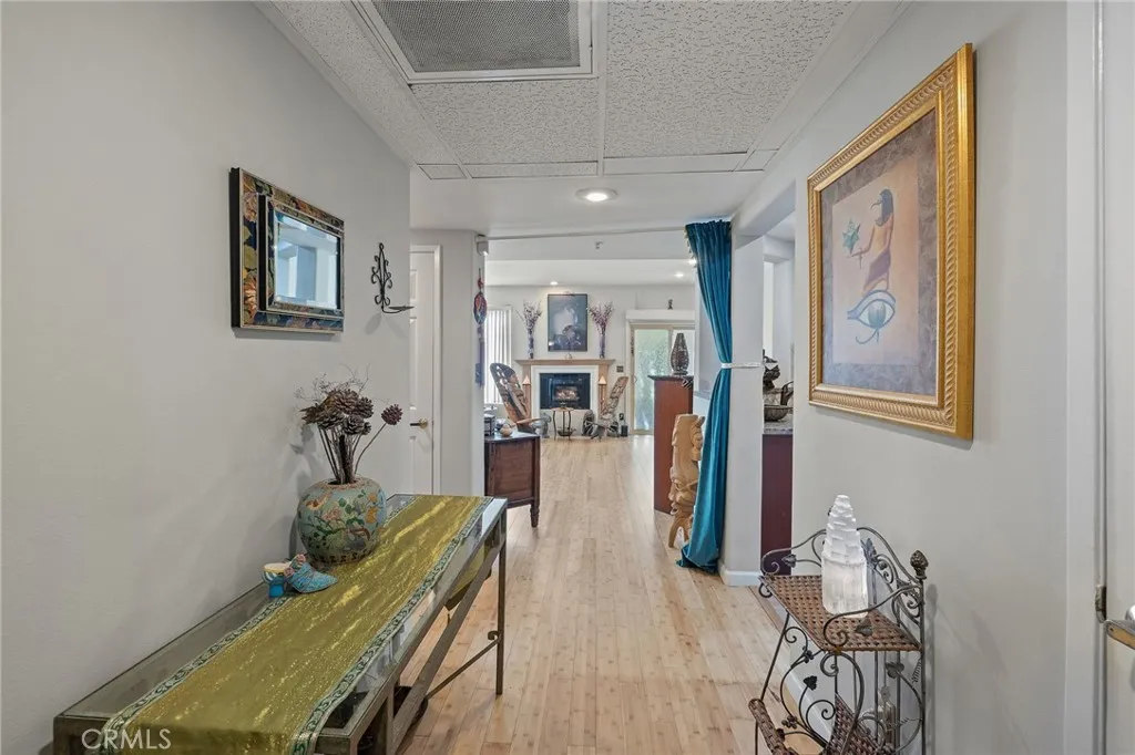 861 S Windsor Boulevard 105, Los Angeles, California 90005 home-pic-18