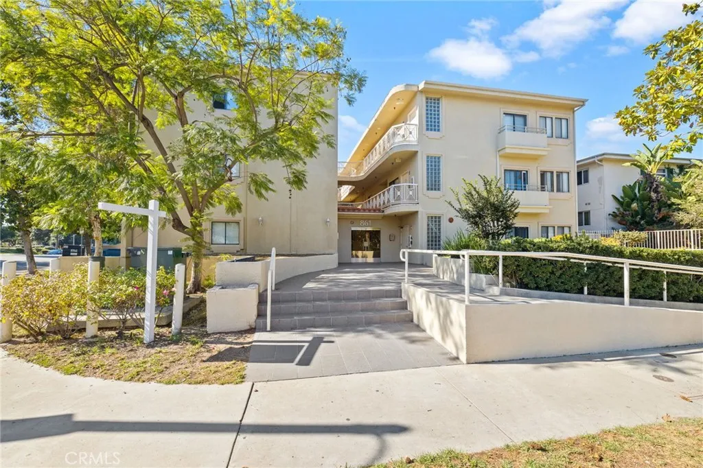 861 S Windsor Boulevard 105, Los Angeles, California 90005 home-pic-2