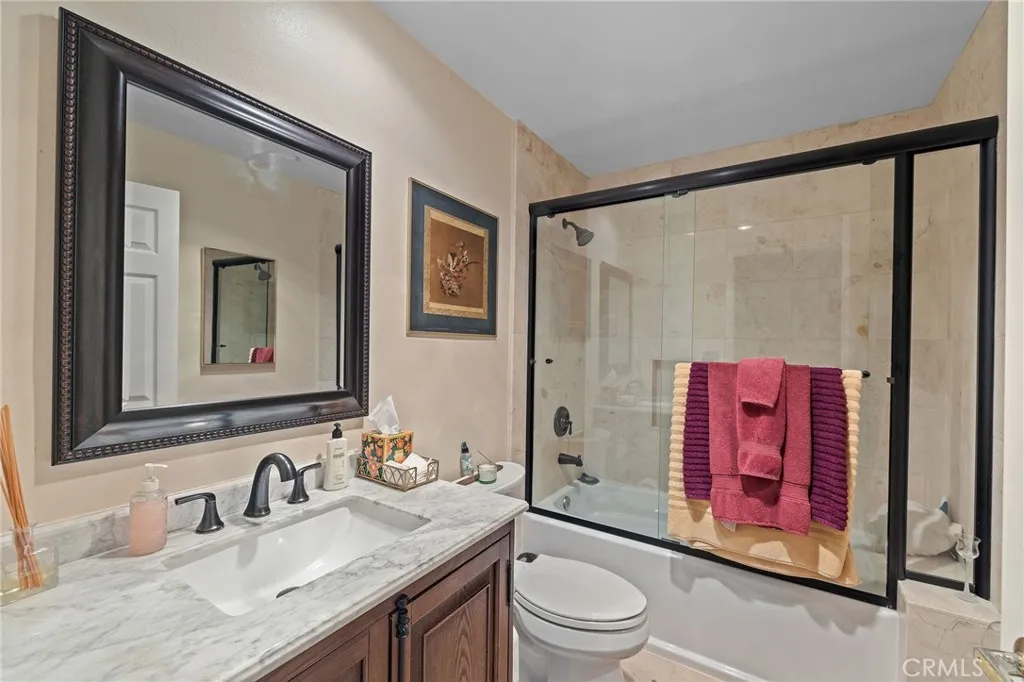 861 S Windsor Boulevard 105, Los Angeles, California 90005 home-pic-16