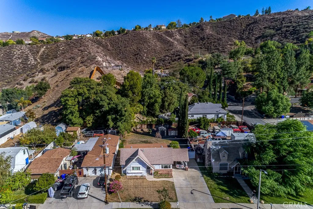 17610 Scherzinger Lane, Canyon Country, California 91387 home-pic-2