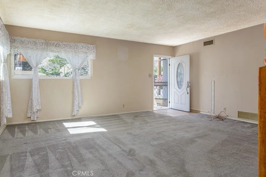 17610 Scherzinger Lane, Canyon Country, California 91387 home-pic-5