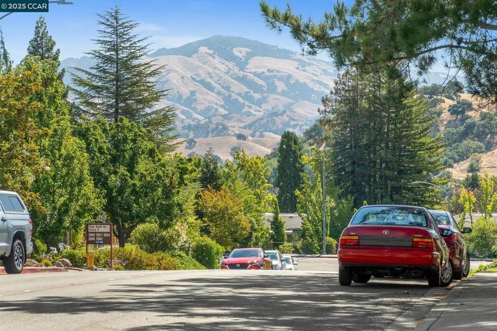 2300 Pine Knoll Drive  home-pic-27