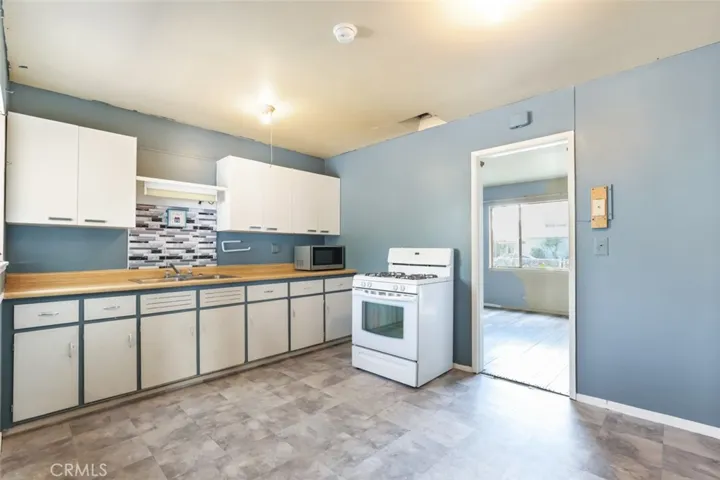 2060 State Avenue, Costa Mesa, California 92627