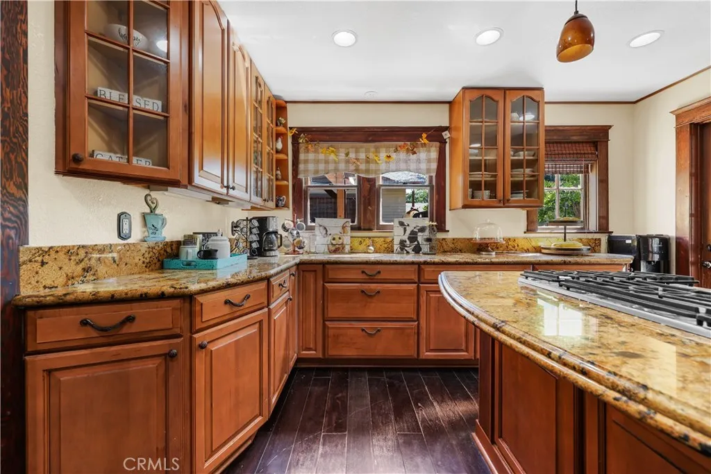 526 W 11th, Corona, California 92882 home-pic-7