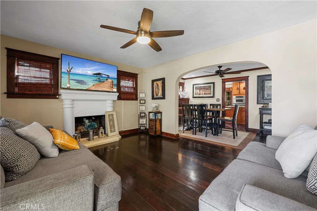 526 W 11th, Corona, California 92882 home-pic-2