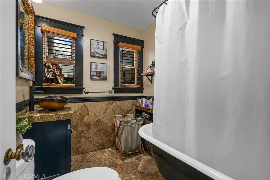 526 W 11th, Corona, California 92882 home-pic-11