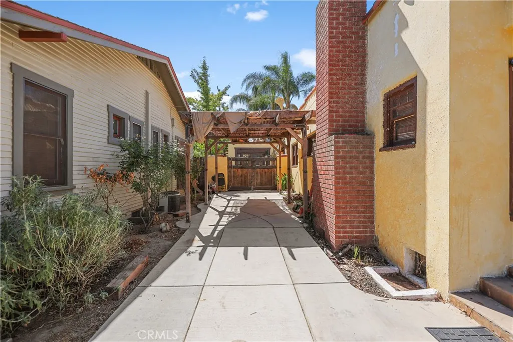 526 W 11th, Corona, California 92882 home-pic-19