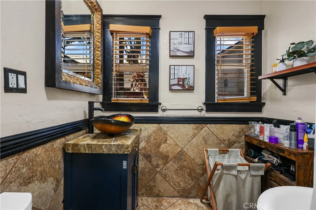 526 W 11th, Corona, California 92882 home-pic-12