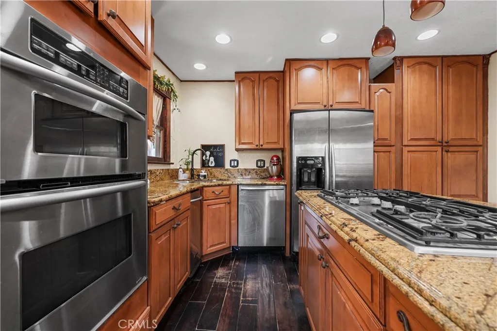 526 W 11th, Corona, California 92882 home-pic-8