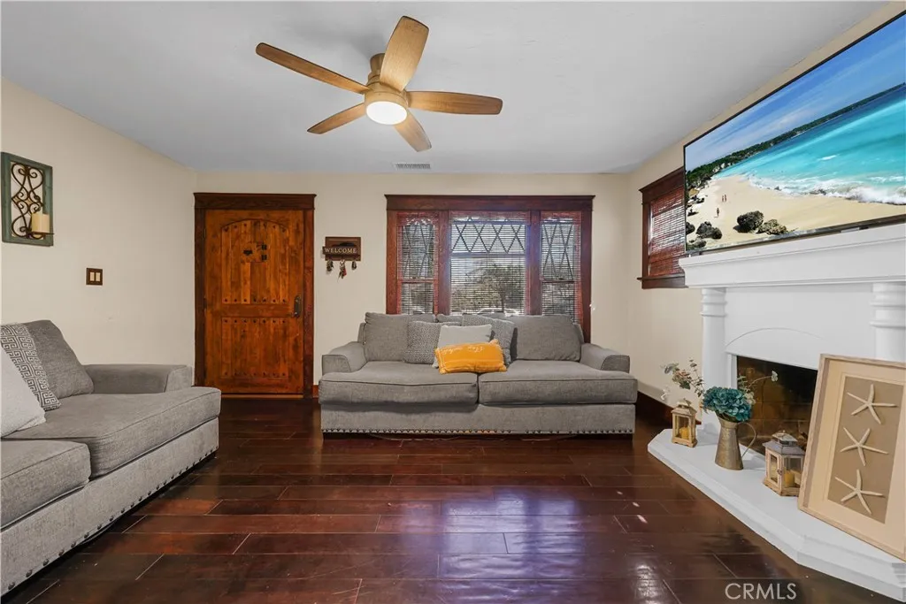 526 W 11th, Corona, California 92882 home-pic-1