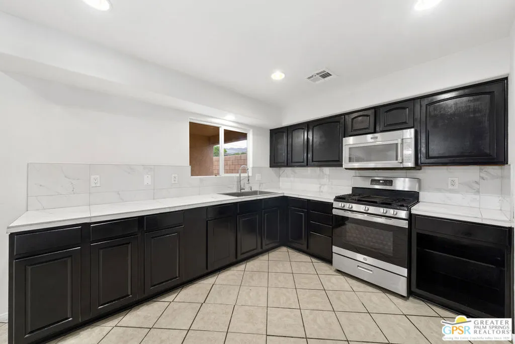 66270 Desert View Avenue, Desert Hot Springs, California 92240 home-pic-8
