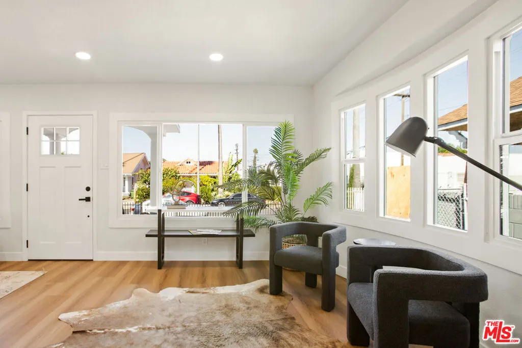 1020 W 55th Street, Los Angeles, California 90037 home-pic-13