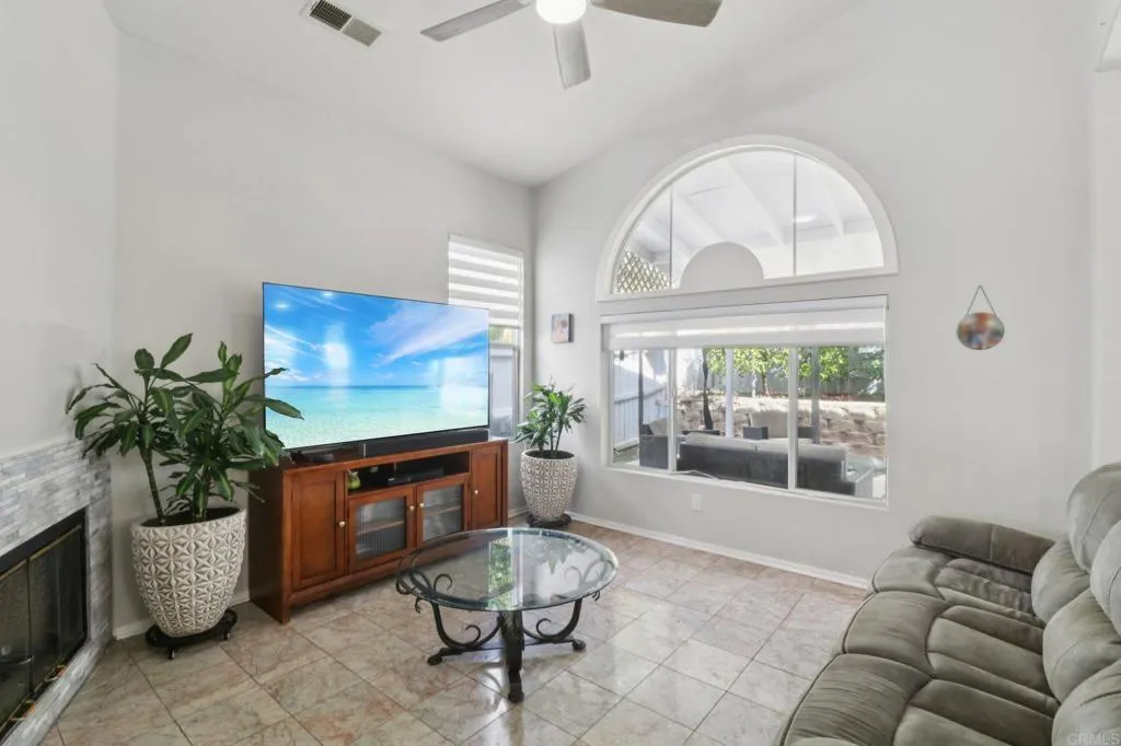 232 Manzanilla Way, Oceanside, California 92057 home-pic-9