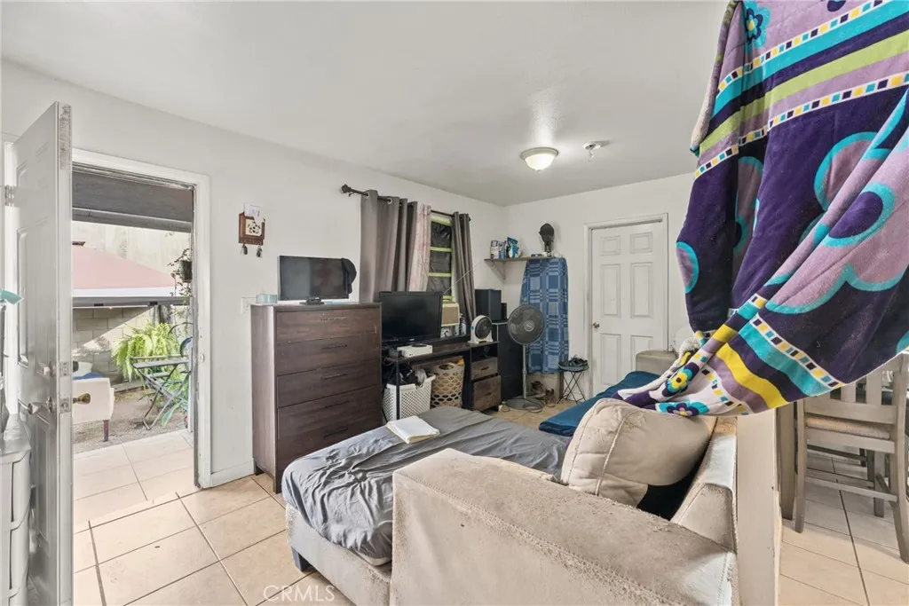 6118 S Main, Los Angeles, California 90003 home-pic-2