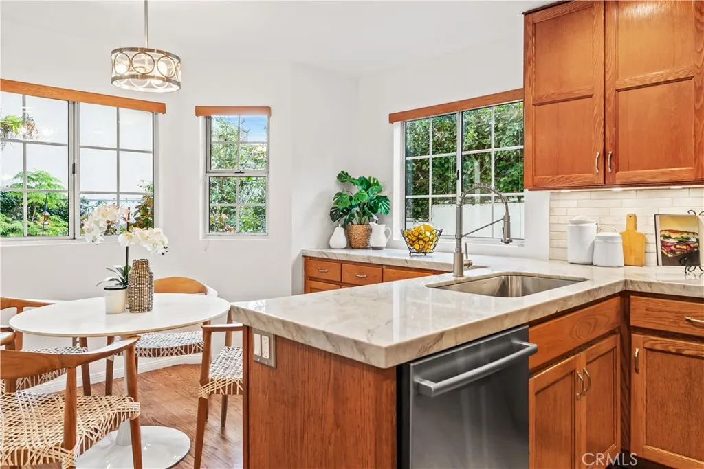 2002 Marshallfield, Redondo Beach, California 90278 home-pic-16