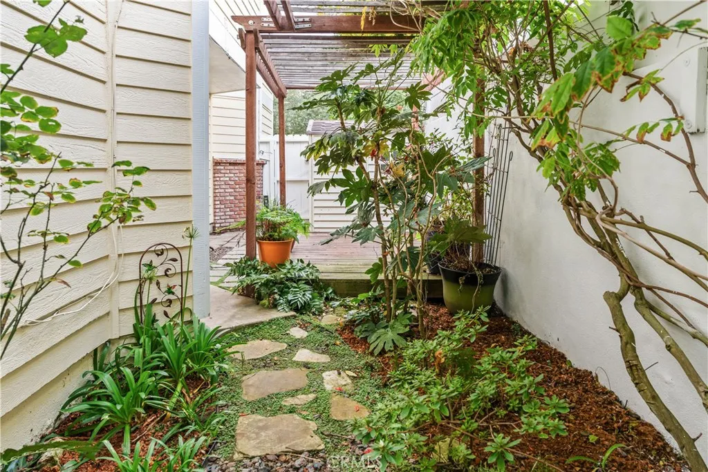2002 Marshallfield, Redondo Beach, California 90278 home-pic-41