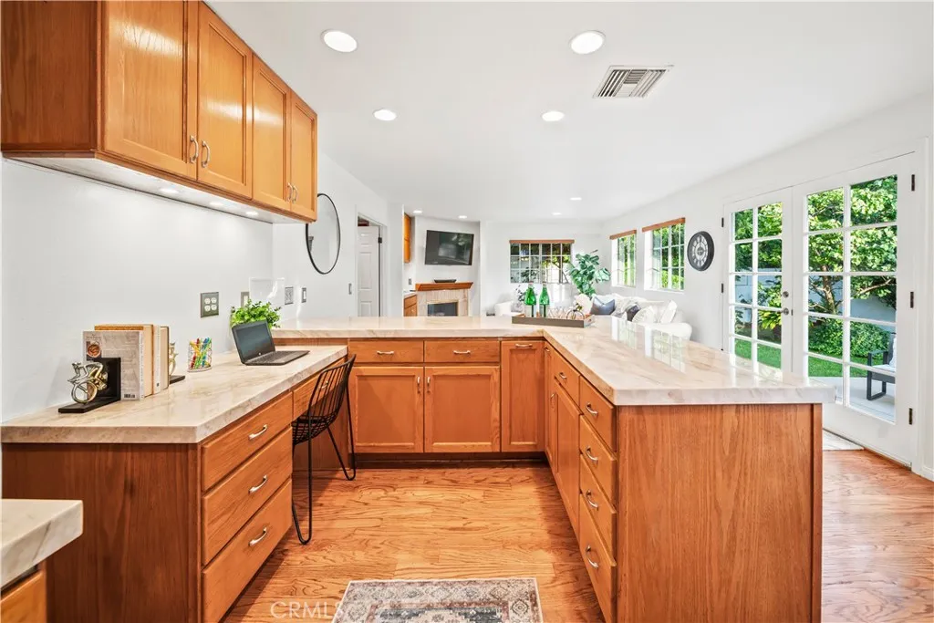 2002 Marshallfield, Redondo Beach, California 90278 home-pic-17