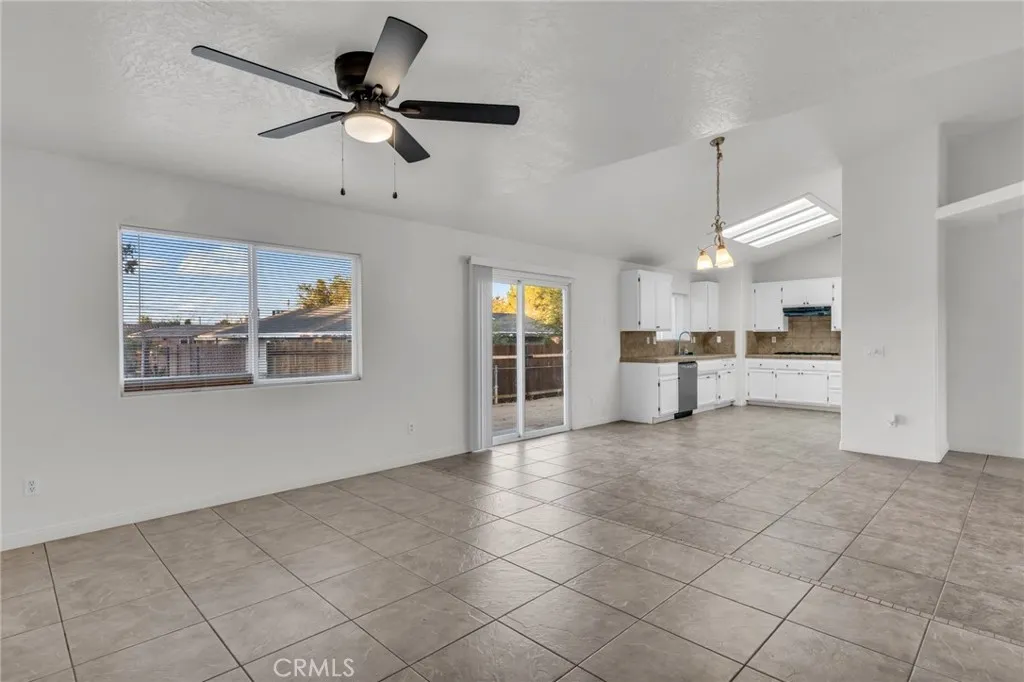 14486 Willow St, Hesperia, California 92345 home-pic-4