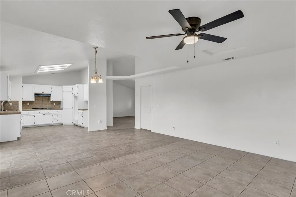 14486 Willow St, Hesperia, California 92345 home-pic-5