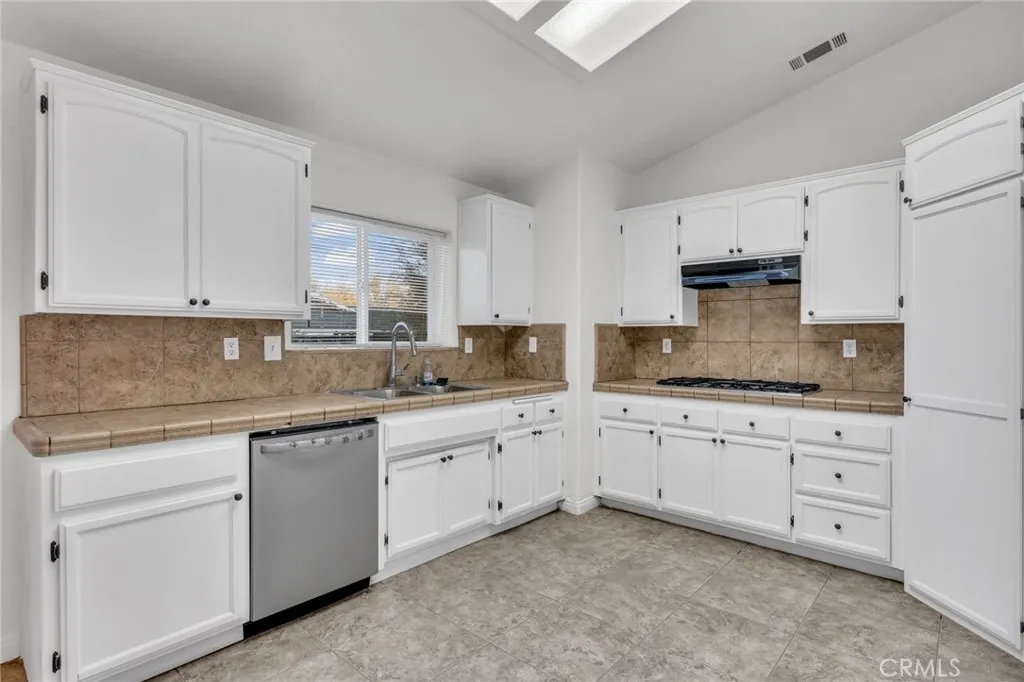 14486 Willow St, Hesperia, California 92345 home-pic-6