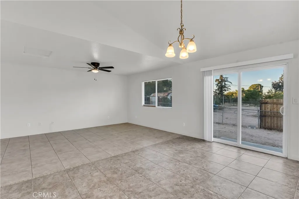14486 Willow St, Hesperia, California 92345 home-pic-3